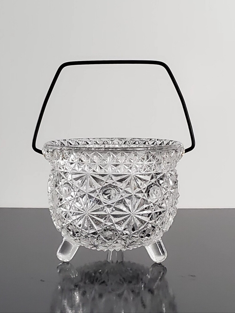 L.E. Smith Daisy and Button Clear Glass Cauldron Kettle Pot Toothpick Holder